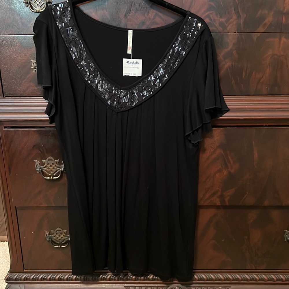 NWT Flutter sleeve back top with back sequins and lace edge Size Medium